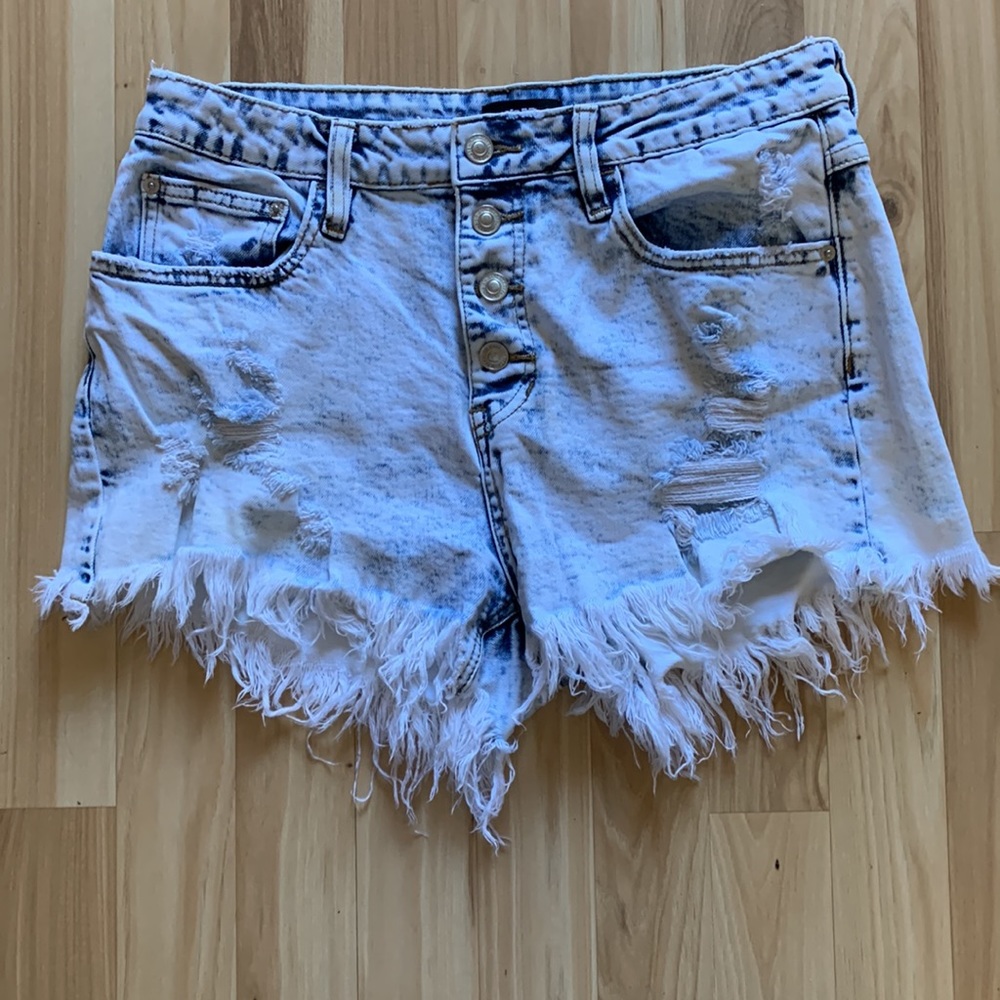 Acid wash distressed shorts
